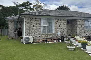 8 Carey Place, Otara