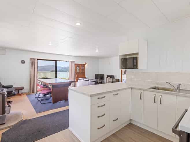 3910A Kenepuru Road, Black Rock