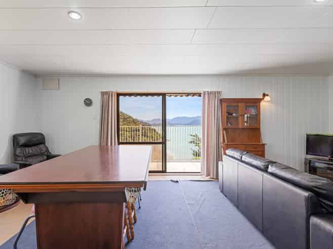 3910A Kenepuru Road, Black Rock