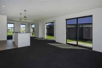 37 McGrath Drive, Lincoln