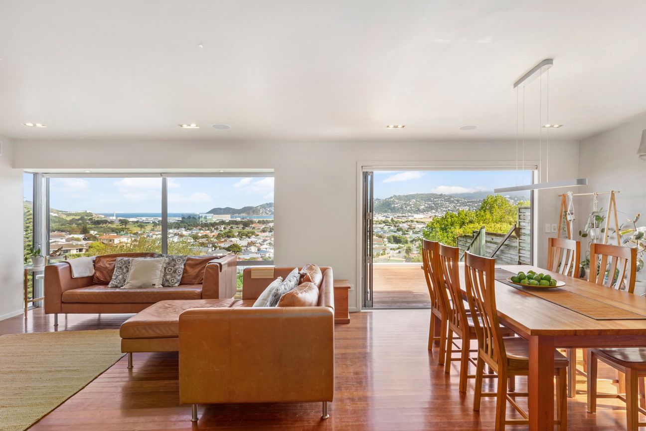 SUNNY FAMILY HOME WITH EXCEPTIONAL VIEWS - Vue 2
