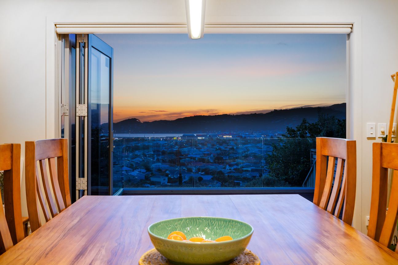 SUNNY FAMILY HOME WITH EXCEPTIONAL VIEWS - Vue 5