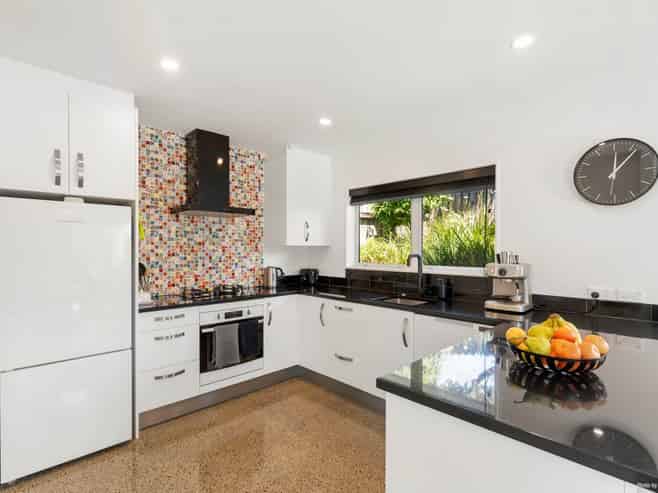 83 Fernhill Way, Oteha