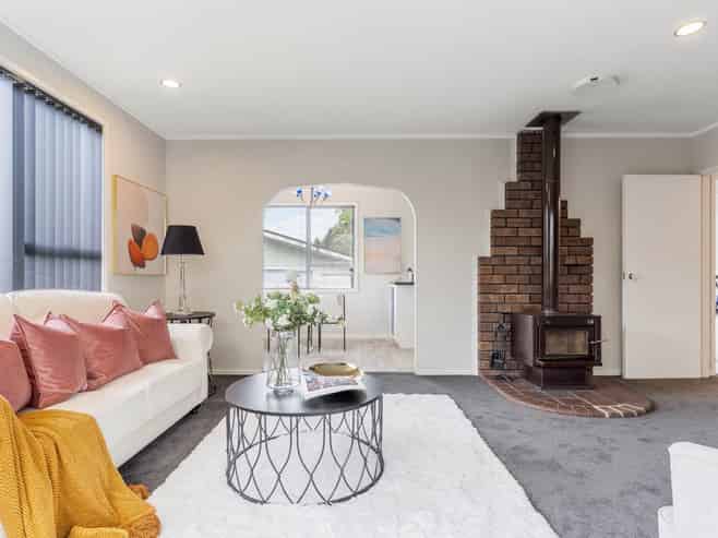 16 Staincross Street, Green Bay