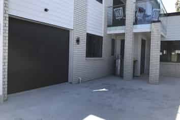 8B Cambridge Road, Manurewa