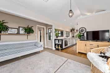 38A Robinson Avenue, Holdens Bay