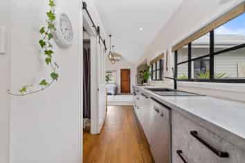 38A Robinson Avenue, Holdens Bay