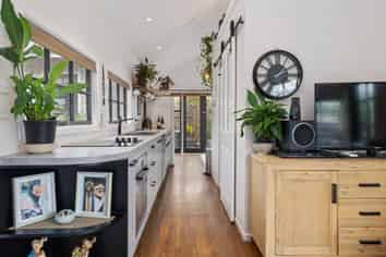 38A Robinson Avenue, Holdens Bay