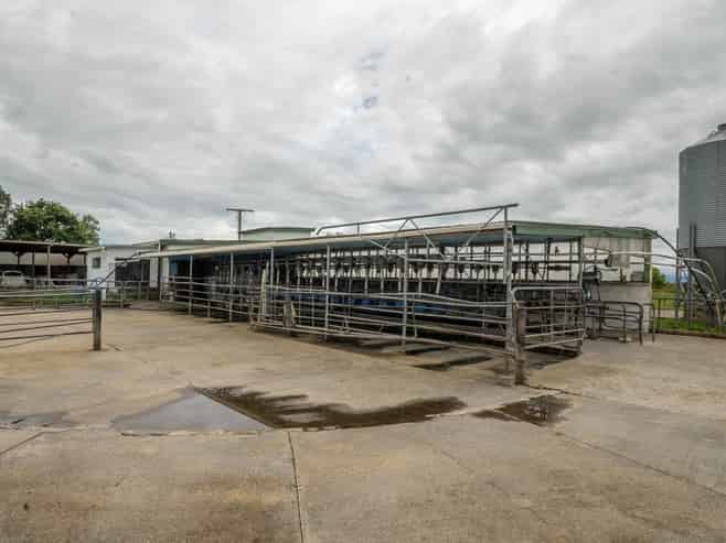 108 Canal West Road, Waitakaruru