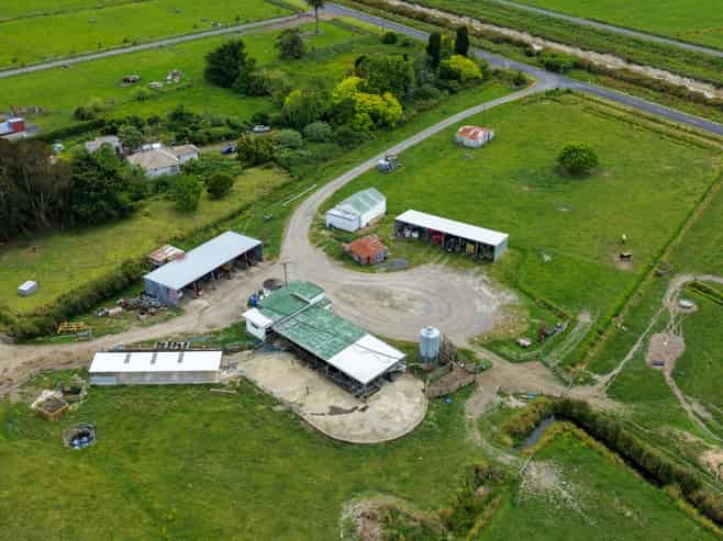 108 Canal West Road, Waitakaruru