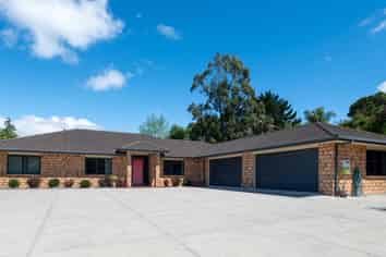 9 Ascot Vale, Tikitere