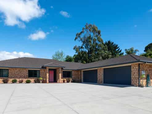 9 Ascot Vale, Tikitere