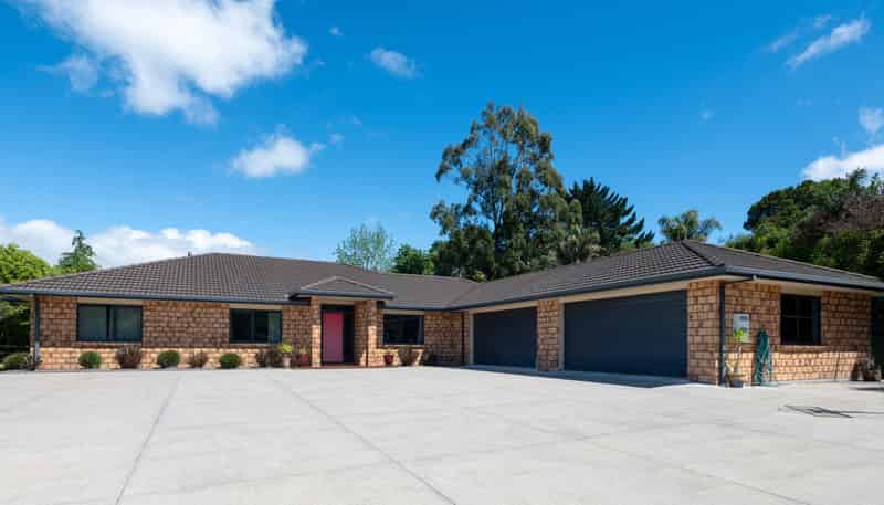 9 Ascot Vale, Tikitere