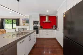 9 Ascot Vale, Tikitere