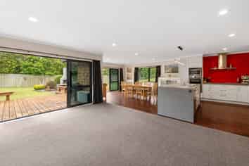 9 Ascot Vale, Tikitere