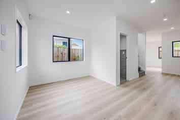 16D Olive Crescent, Papatoetoe