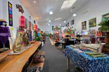 Stunning Retail Showroom in Great Central Location.