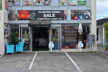 Stunning Retail Showroom in Great Central Location.