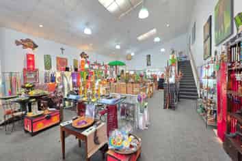 Stunning Retail Showroom in Great Central Location.