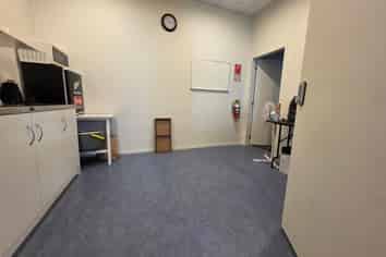 Stunning Retail Showroom in Great Central Location.