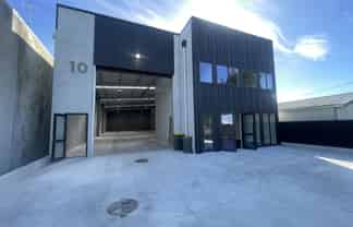 High-quality tilt slab freehold opportunity