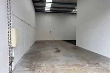 MODERN 225M², REFURBISHED & READY FOR OCCUPATION
