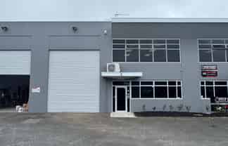 MODERN 225M², REFURBISHED & READY FOR OCCUPATION
