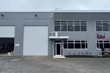 MODERN 225M², REFURBISHED & READY FOR OCCUPATION
