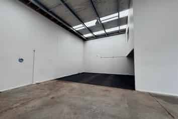 MODERN 225M², REFURBISHED & READY FOR OCCUPATION
