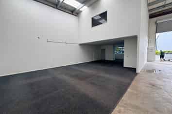 MODERN 225M², REFURBISHED & READY FOR OCCUPATION
