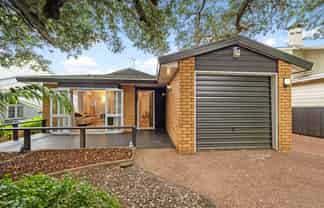 1B Oak Street, Royal Oak