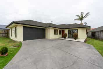 16 Cyclamen Road, Mangere