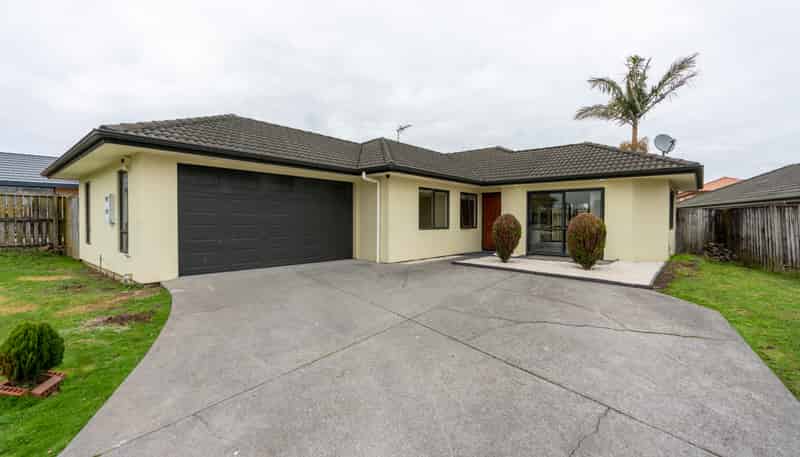 16 Cyclamen Road, Mangere