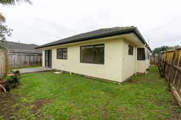 16 Cyclamen Road, Mangere