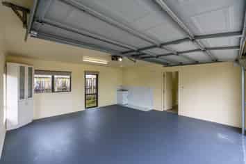 16 Cyclamen Road, Mangere