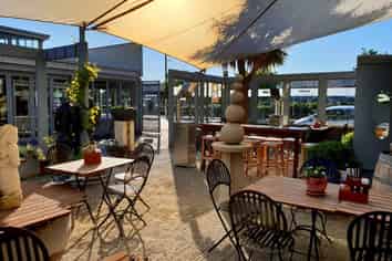 Bar - Café - Restaurant - $30k P/wk