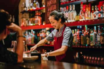 Central Bar – Prime Location!