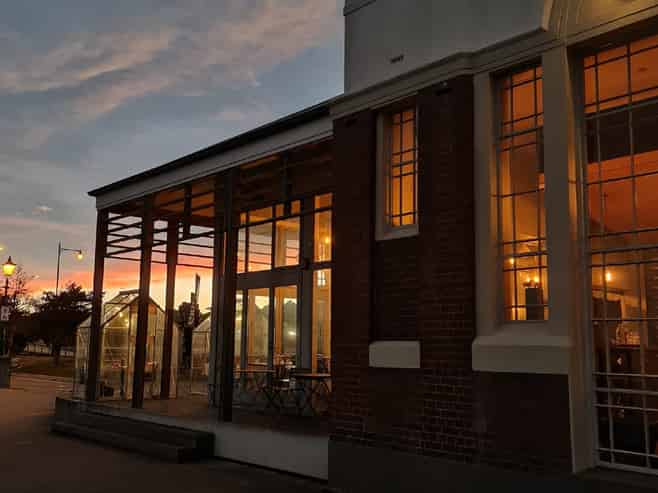 Restaurant - Vendor Wants Sold - $100k