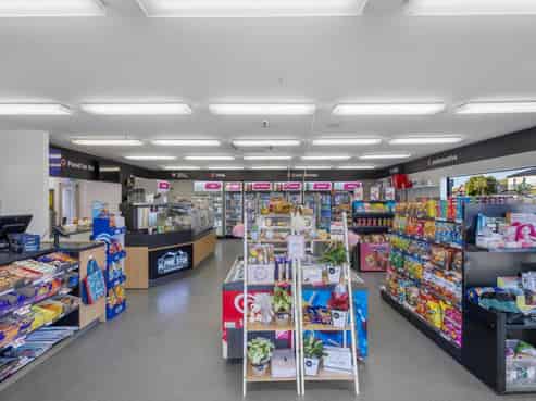 Springfield Service Centre – Business + Freehold!