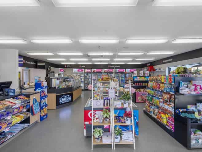 Springfield Service Centre – Business + Freehold!