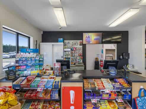 Springfield Service Centre – Business + Freehold!