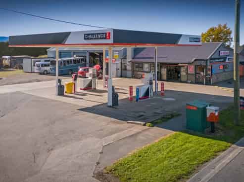Springfield Service Centre – Business + Freehold!