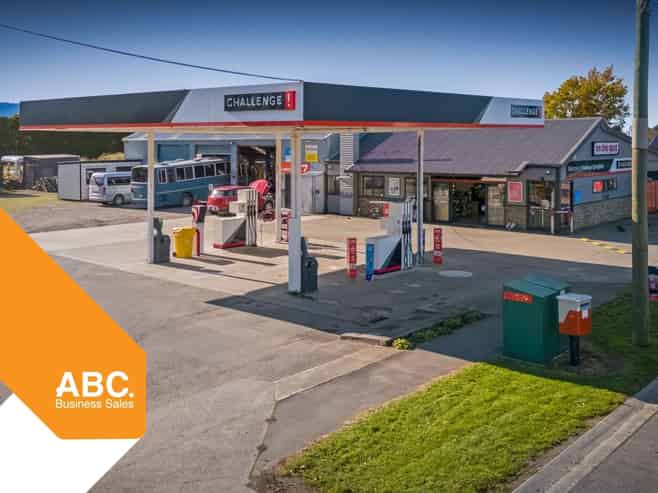 Springfield Service Centre – Business + Freehold!