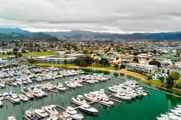 Beach Lifestyle - Six-Figure Income, Limited Hours