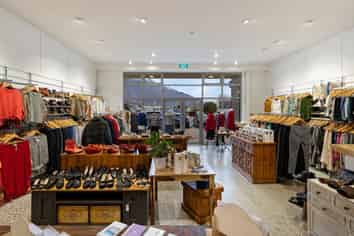 The Walk in Wardrobe, QT – Stylish & Sustainable