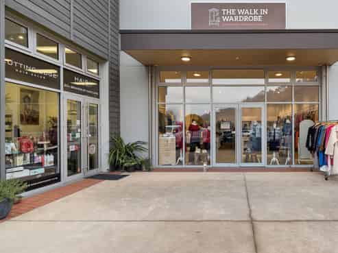 Own a Luxury Resale Boutique Earning $139K