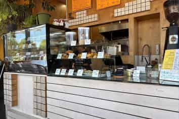 Bird The Word Charming Lakeside Café Room to Grow