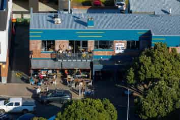 Café & Bar – Premium Location – $400k+ Returns