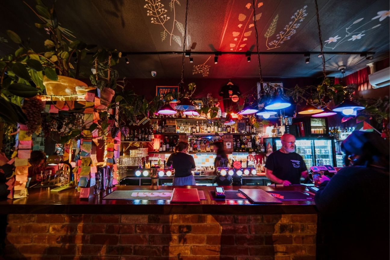 Bar – Central City – Prime Location –  $1mil T/O - Bild 2