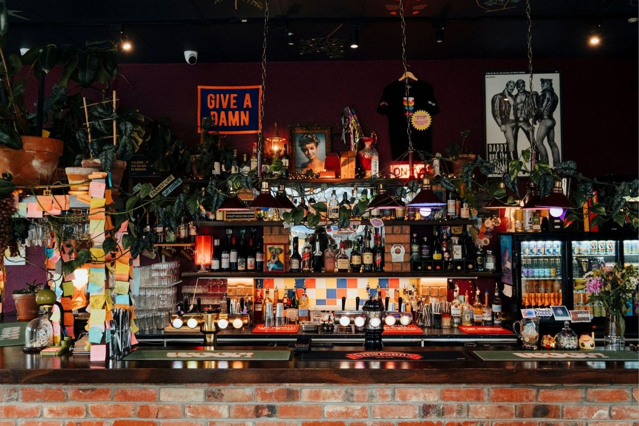 Bar – Central City – Prime Location –  $1mil T/O - Bild 6